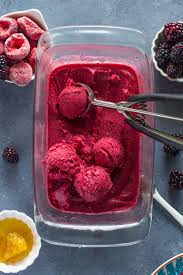 healthy 5 minute berry frozen yogurt