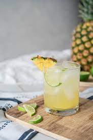 beachy pineapple vodka tail