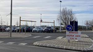 Étaples : au parking du port, des portiques empêchent les camping-cars  d'entrer - La Voix du Nord
