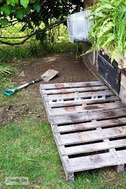 pallet decking to enhance a garden shed