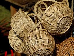 А плетене на една кука плетена кошница може да украсяват интериора на къщата или да бъдат използвани за запазване на предмети за търг. Koshnici Pravya Shand Za Prodazhbi Koshnicharski Izdeliya Pletena Rakita Tka Pazar Pleten Material Prodazhba Rchen Trud Struktura Pikist