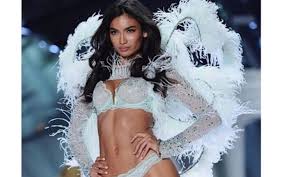 Nov 27, 2019 · if a skyscraper is 200 m (650 ft) tall and a gale blows it hard at the top, there's a huge turning force trying to tip the whole building over to the side. Kelly Gale Bio Model Workout Boyfriend Net Worth