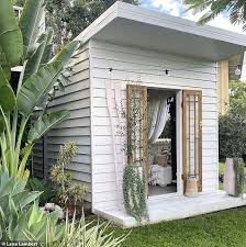 Lesa Lambert Builds A She Shed In Her
