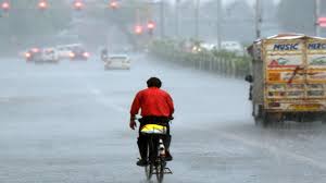 The city gauged 199.2 mm rains in july, which is five per cent less. Heavy Rain Hailstorm Hit Parts Of Delhi After Sudden Weather Change The Economic Times Video Et Now