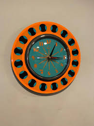 Silent 1970 S Style Laminate Wall Clock