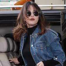 She has the dare to try out various kinds of hairstyles. Selena Gomez S Shag Haircut And Bangs Photos Popsugar Beauty Middle East