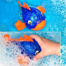 Fisch spiel badewanne / splish splash spiele spass und tipps fur die seit 33 jahren lebt der aal aalfred in der badewanne der familie richter in bochum. Leuchtender Fisch Badespielzeug 1 Stk 12 5cm