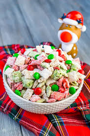 Milk chocolatepeanut butterrice chexpowdered sugarbutter. Reindeer Chow A Festive Christmas Puppy Chow The Love Nerds
