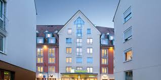 With music by irving berlin, the composer wrote twelve songs specifically for the film, the best known being white christmas.the film features a complete reuse of the song easter parade, written by berlin for the 1933. Holidayinn Nurnberg City Centre