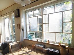 格子窓やドアをプチdiy 100均素材を使ったステキなリメイク例 日本のモダンな家 インテリア 窓 格子 窓