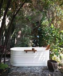24 uhr gebrauchtxxl badewanne als kleiner pool im garten nur bis 66. Trend Outdoor Bad Aussendusche Und Wanne Im Garten
