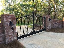 With our expertise we will build your columns and entrances improving your outdoor custom creations for your actual home facade, driveways, fencelines and more! Gates Byron Fence