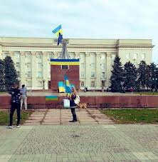 Ian Bremmer di LinkedIn: a triumphant return of the ukrainian flag to  kherson city center | 28 komen