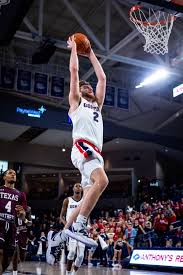 Drew timme makes it look so easy! Men S Basketball Timme Keeps The Tradition Alive At Gonzaga Sports Gonzagabulletin Com