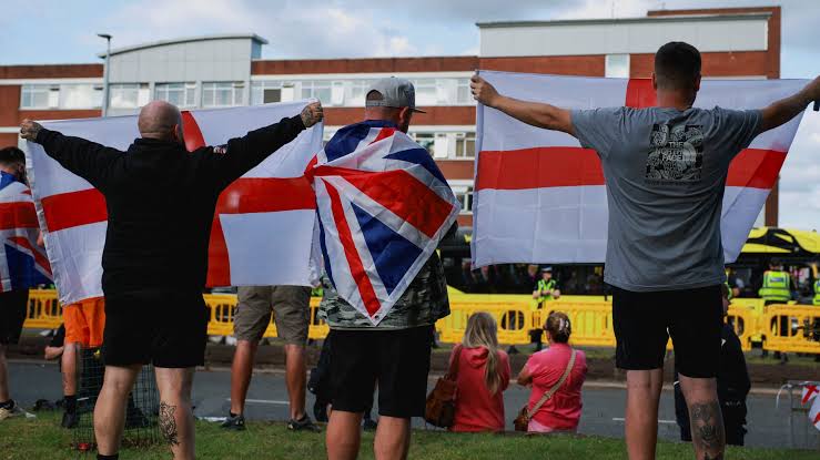Britain's Elites Care Much More About Migrant Hotels Than the Public Does | Phil McDuff | Novara Media