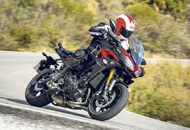 The steering sharper and lighter than most and even when pushing pretty hard through the snaking switchbacks and swervery in the mountains above. Yamaha Mt 09 Tracer 2015 2018 Review Specs Prices Mcn