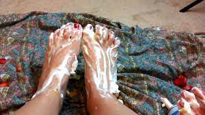 Suckable toes with whip cream