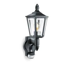 1 light outdoor wall lantern with