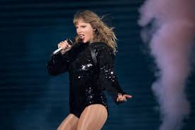 Taylor Swift Brings Pop Perfection To Chicago With The