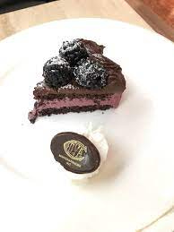 Cova Chocolate Mousse Cake gambar png