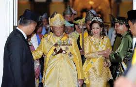 Ahmad shah ehemaliger sultan in malaysia. Monarchies Today Royalty Around The Globe Almarhum Sultan Ahmad Shah 1930 2019 Pahang Sultan 1974 2019 Malaysia S Yang Di Pertuan Agong Vii 1979 84