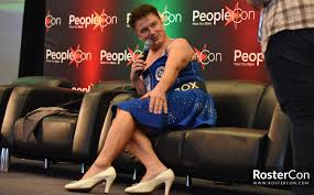 https://www.rostercon.com/wp-content/uploads/2017/08/John-Barrowman-convention-36.jpg