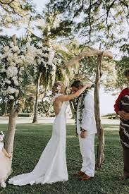 Let us help make your hawaiian wedding more beautiful and the planning of it less stressful. Wed Like A Local Embracing Hawaii Wedding Traditions Unveiled Hawaii Luxury Wedding Planner