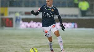 He joined viking in autumn 2006, after playing for the norwegian team vard haugesund. Ulland Andersen Ma Under Kniven Framtid I Nord