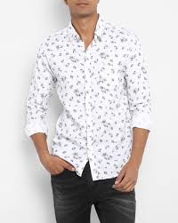 It's the attire that rarely differs much in design but continues to make each gentleman look unique. Buy White Shirts For Men By Mufti Online Ajio Com