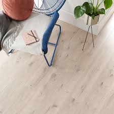 Trucor™ provides the perfect flooring option for residential and/or commercial interiors. 3 Layer Plywood Light Oak Engineered Hardwood Timber Parquer Oak Flooring Uv Coating Finished Buy Light Oak Color 3 Ply Engineered Oak Flooring Parquet Oak Product On Alibaba Com