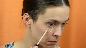 apply basic se makeup for women