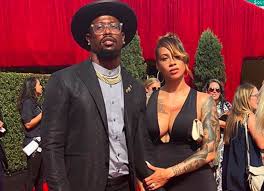Nick is an apathetic, socially inept, extremely sarcastic, and hilarious bartender from chicago who has a keen ability for reading people's emotions although he can't seem to express his own. Von Miller S Rumored Girlfriend Got Vonnie Tattooed Across Her Chest