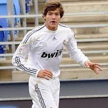 Marcos alonso signed for chelsea from fiorentina in august 2016. Marcos Alonso S Father Was Barcelona Hero And Chelsea Star S Grandad Was A Real Madrid Legend