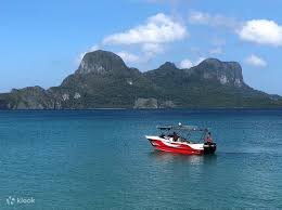 el nido tours in a luxury sdboat in