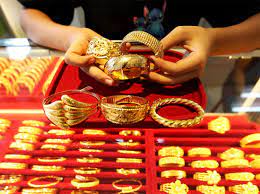 gold goes up by rs 1 900 on