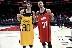Steph curry and the golden state warriors will host seth curry and the portland trail blazers in game 1 of the western conference finals on tuesday night. Video Watch Steph Seth Curry S Parents Flip Coin For Who To Root For In Wcf Bleacher Report Latest News Videos And Highlights