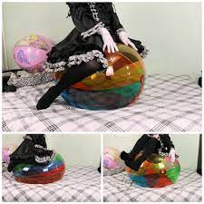 ビーチボールと戯れる / Playing with multicolored beachball - anna-tenma - BOOTH