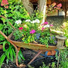 Vintage And Antique Garden Decor Ideas