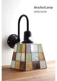 セカンド洗面台用にご依頼いただきましたステンドグラスブラケットランプです こちらはミラーとお揃いです どうもありがとうございました 165 千葉県 ステンドグラスのランプシェード ステンドグラス ランプ ブラケット 照明