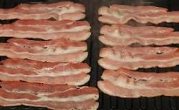 How do you tell if boiled bacon is cooked?