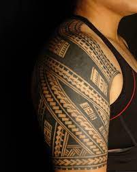 Tatouage polynésien homme : motifs et signification