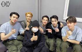 There are currently exo members who are serving their time in the military. Exo S Members Say Goodbye To Chanyeol Share An Adorable Picture Of His New Haircut