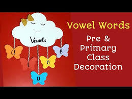Vowel Words Paper Wall Hanging Pre