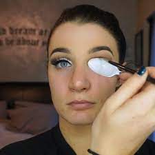 viral spoon cut crease trick celeb