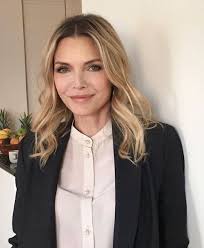 Michelle pfeiffer has wowed in a stunning new photoshoot for the march 2021 issue of town & country magazine. Michelle Pfeiffer Bio Wiki Net Worth Married Husband Age