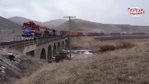 Birden tren bir şeye çarpmış gibi durur. Turkiye Den Cin E Giden Ilk Ihracat Treni Erzurum Da Video Videosunu Izle Son Dakika Haberleri