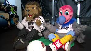 At halftime of their game against the brooklyn nets on monday, the team unveiled its new mascot, 'chuck the condor.' When Bailey La Kings Meets Chuck La Clippers Youtube