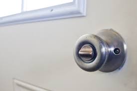 how to fix a door lock that will
