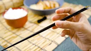 The removable finger rings can be removed for advanced use after becoming skilled. 3 Ways To Hold Chopsticks Wikihow