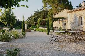 dining in a classic gravel garden